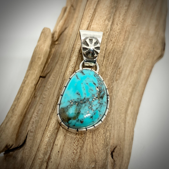 トルコ石付きシルバー925 ペンダント　インディアンジュエリー トルコ石付きシルバー925 ペンダント インディアンジュエリー 【公式通販】