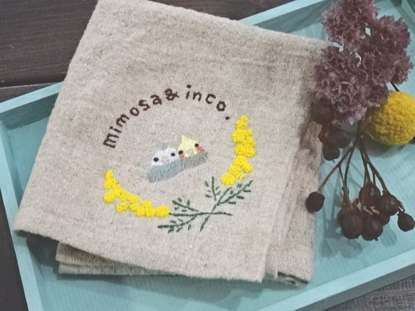 手縫い&手刺繍ハンカチ (ミモザとオカメインコ) 1枚目の画像