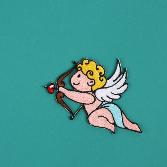 1枚入り 天使 キューピッド 愛の神 刺繍アイロンワッペン シールタイプ 1枚目の画像