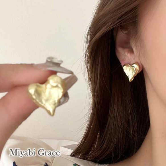 心型耳環流行無痛無孔金色簡約可愛銀色矽膠套簡約耳環 第8張的照片