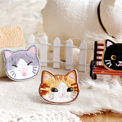 (1枚選ぶ) 猫 刺繍アイロンワッペン シールタイプ 白猫, 茶トラ猫, グレー白猫, 黒猫 4枚目の画像