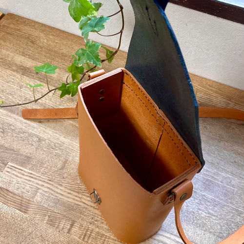 ヌメ革　ショルダーバッグ　レトロ　スイス　campa natura ハンドメイド