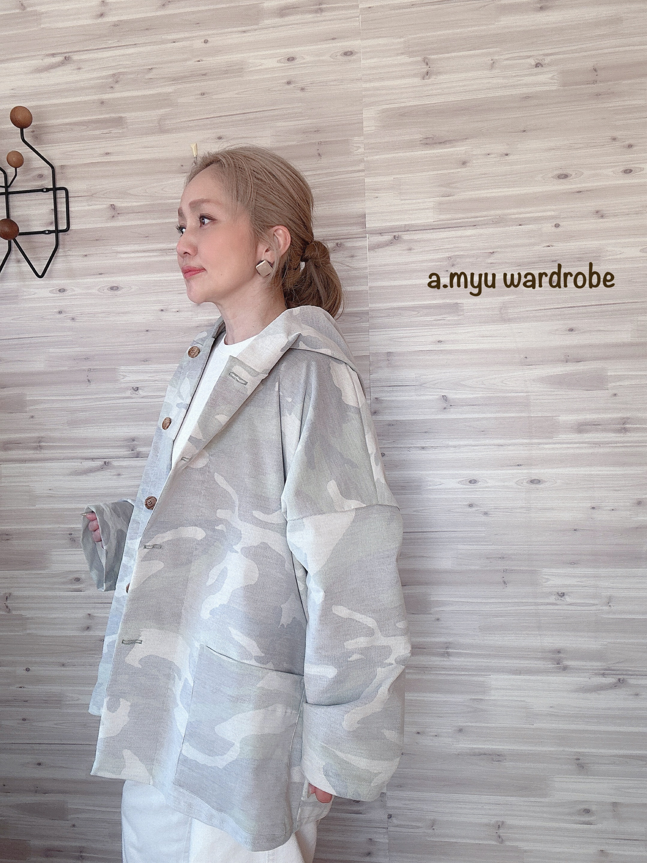a.myu 白　カモフラ　春物　オーバーサイズのコート