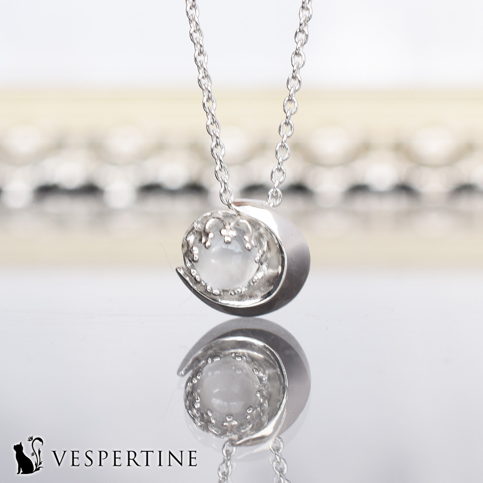 月とムーンストーンのネックレス、ペンダント：選べる天然石：三日月：月と星のモチーフ：王冠、クラウン：シルバー：プレゼント