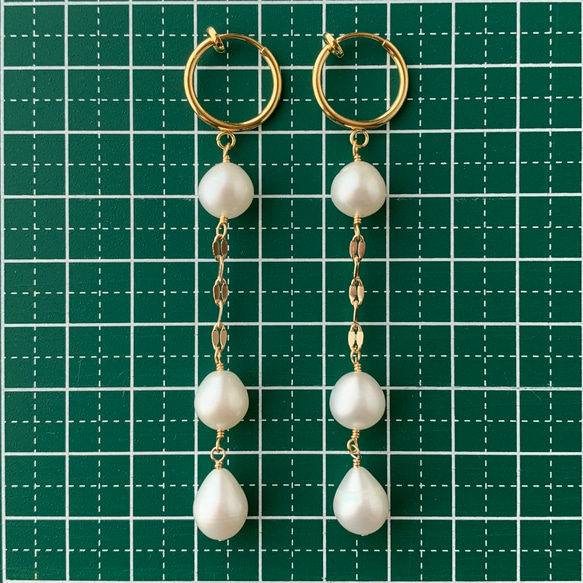 《14kgf》Drop Pearl long earringsフープイヤリング 淡水真珠 ドロップ バロック 6月誕生石 10枚目の画像