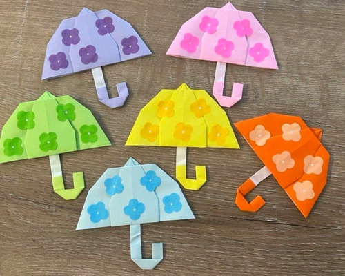 Amazon.co.jp: 折り紙 傘 10枚 梅雨 壁面飾り 吊るし飾り 保育園