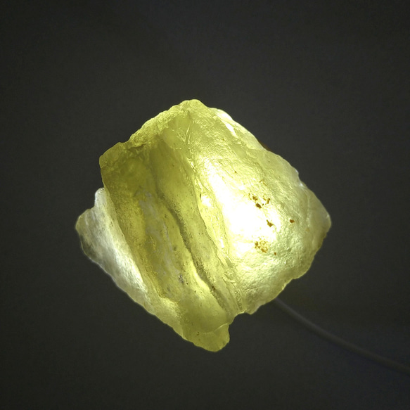 天然未加工　大サイズ　リビアングラス（ゴールデンテクタイト） 原石　天然ガラス　隕石　天然石インテリア・天然石置物 8枚目の画像