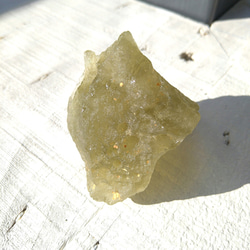 天然未加工　大サイズ　リビアングラス（ゴールデンテクタイト） 原石　天然ガラス　隕石　天然石インテリア・天然石置物 3枚目の画像