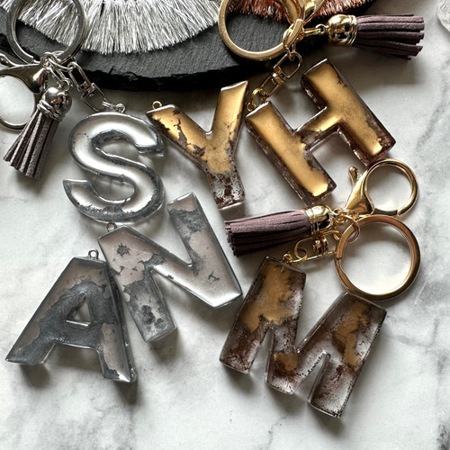 レジン　ハンドメイド　キーホルダー　286 ✨秋らしい🍂の新作✨ 🍎とどんぐり入りのレースポーチ