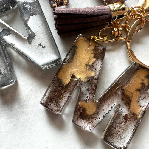 アルコールインク⭐︎メタリック レジンイニシャルキーホルダー