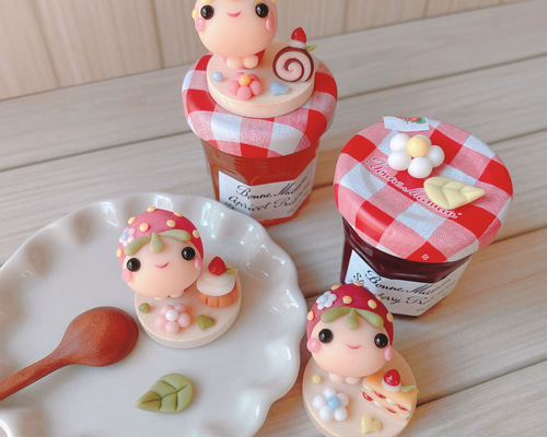 おまとめ中　とびつき猫　ミニチュアスイーツ 樹脂粘土　いちご いちごの季節♪ #樹脂粘土 #ミニチュア #スイーツデコ