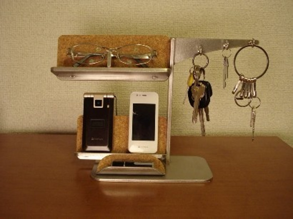 誕生日プレゼントに　腕時計スタンド　アクセサリースタンド　キー・メガネ・携帯電話スタンド 小物トレイ付き 2枚目の画像
