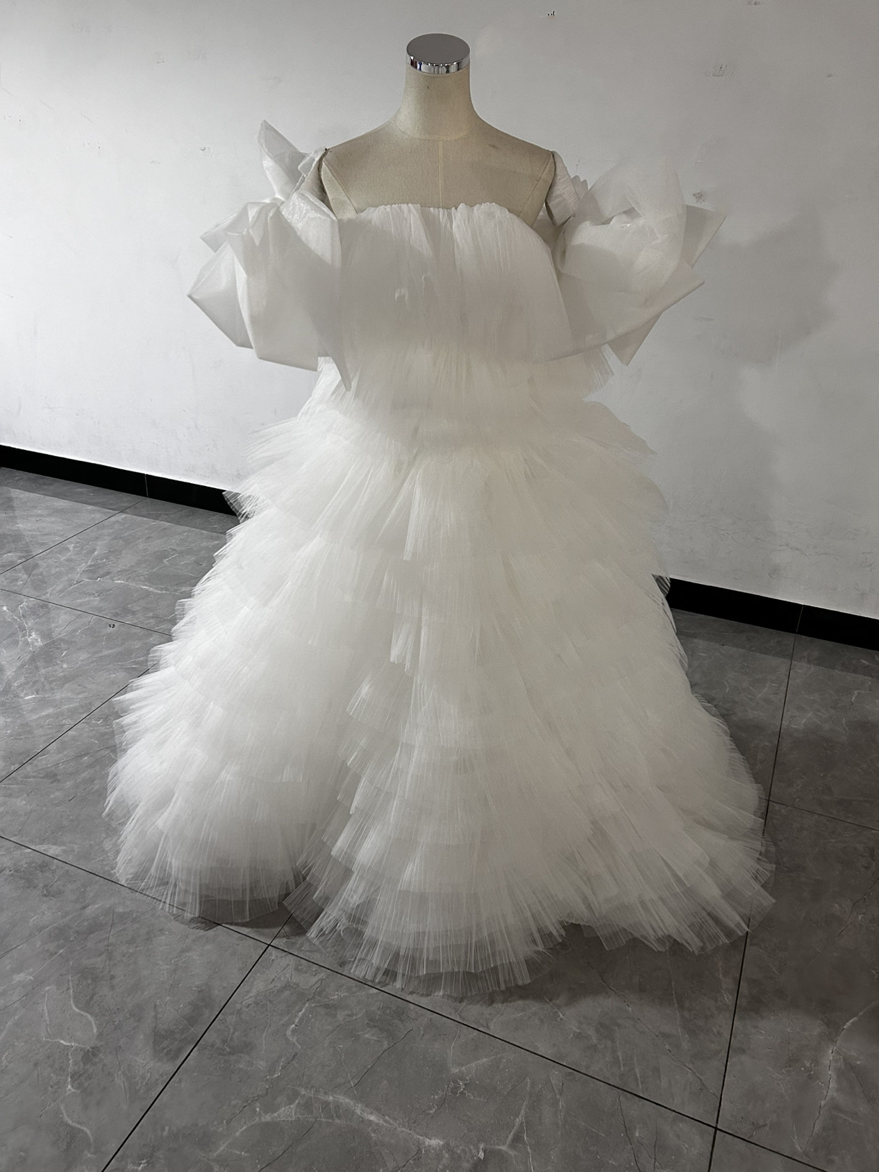 高品質！ もこもこウエディングドレス  ソフトチュール 柔らかく重ねたチュールスカート 結婚式/披露宴
