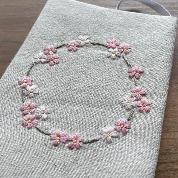 桜刺繍のブックカバー 9枚目の画像