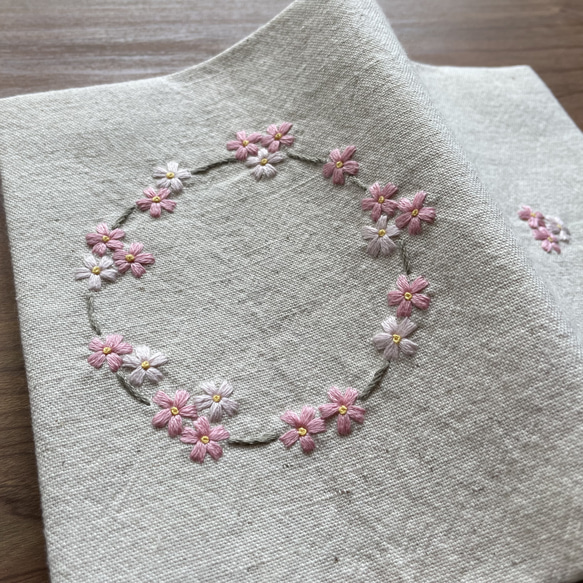 桜刺繍のブックカバー 7枚目の画像