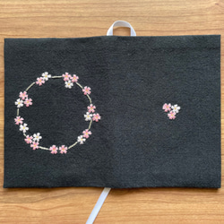 桜刺繍のブックカバー 3枚目の画像