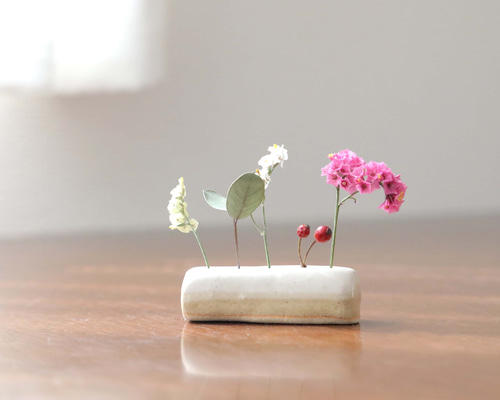 陶土の素朴な一連花立て ＊ ドライフラワー付き 一輪挿し・花瓶・花器