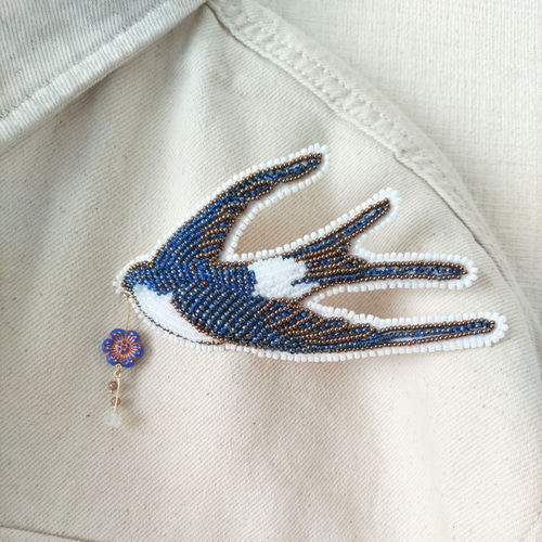 【ハシブトガラス】ビーズ刺繍ブローチバッグチャーム ハシブトガラス】ビーズ刺繍ブローチバッグチャーム - メルカリ