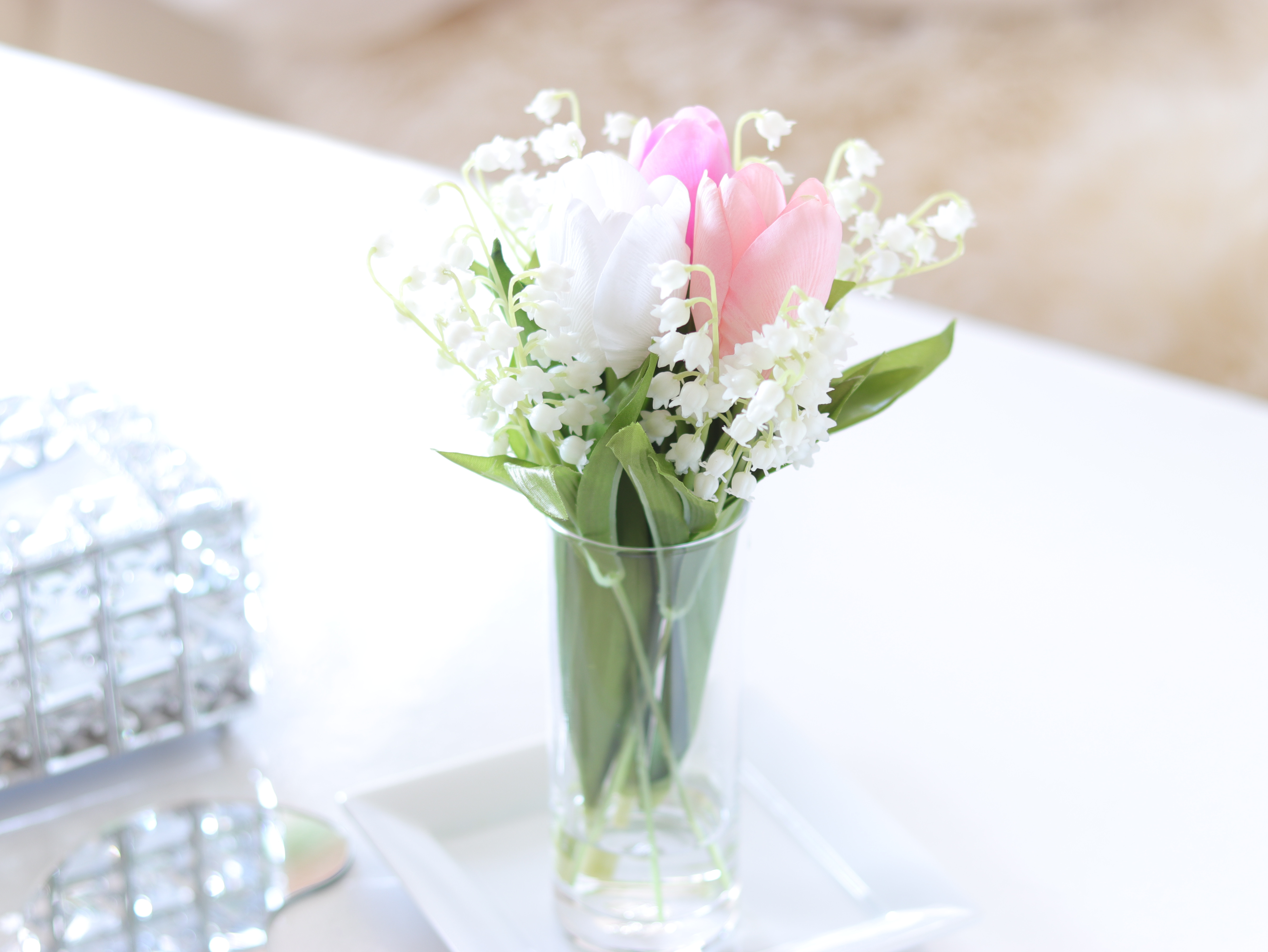 枯れないこぼれない　すずらん＆チューリップのウォーターアレンジ　ケース入り　mix pink