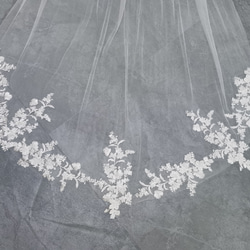 送料無料！ロングベール  流れる透け花レース  披露宴/結婚式  ウェディングドレス  色直し 2枚目の画像
