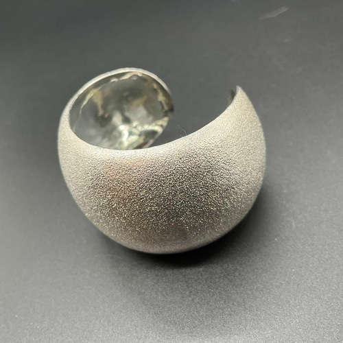 【新品】カレンシルバー バングル シルバー タイ北部 カレン族 ハンドメイド 新品】カレンシルバー バングル タイ北部 カレン族 ハンドメイド