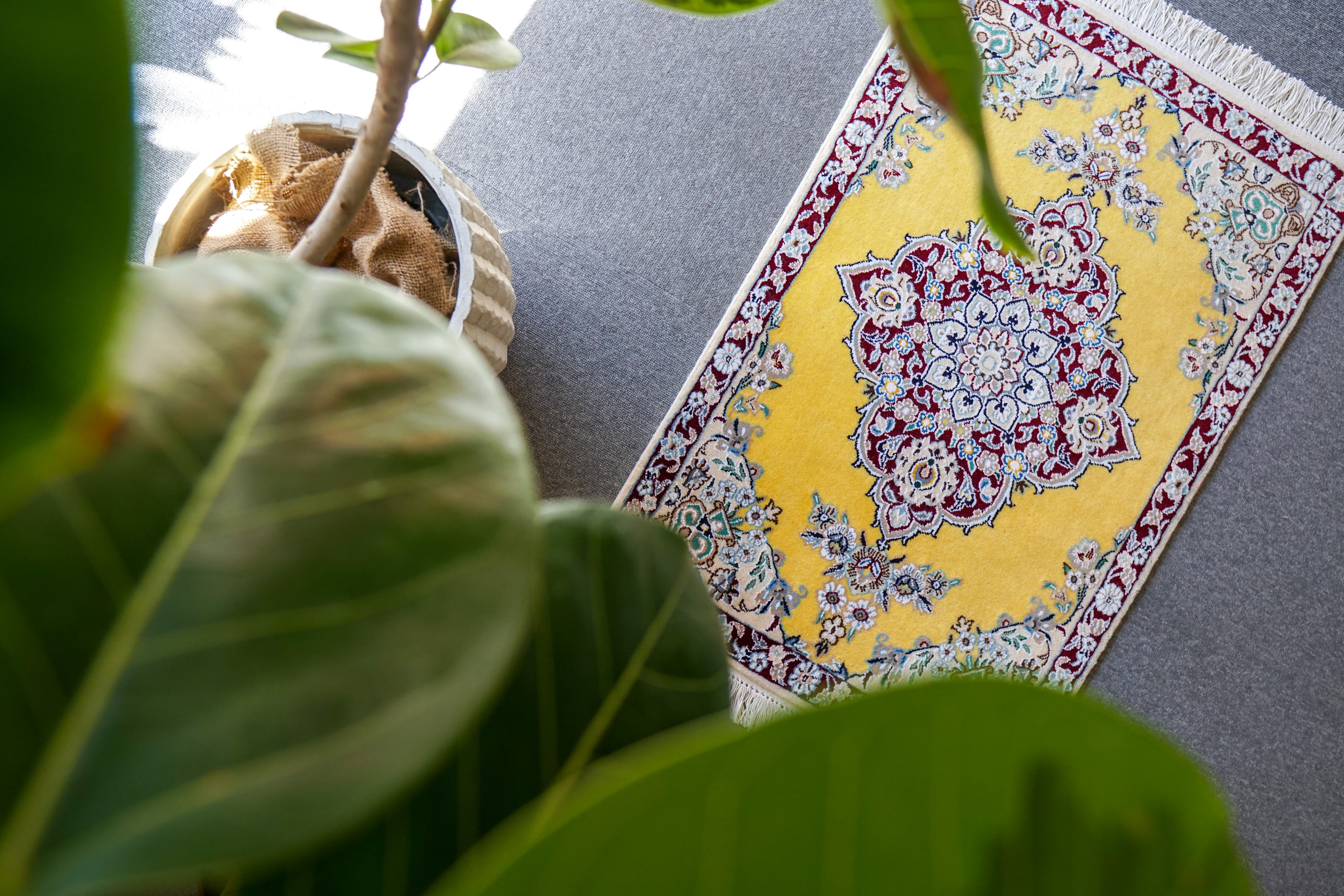 95×64cm【ペルシャ手織り絨毯】