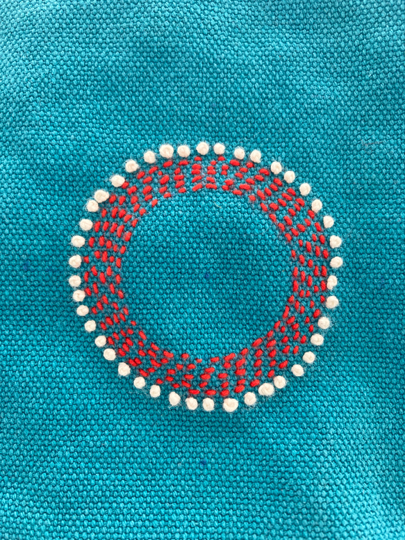 刺繍入りターコイズブルーのポーチ 5枚目の画像