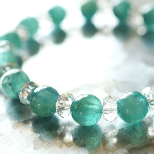 ☆スーパープレミアムブレス☆グリーンカイヤナイト：9ミリ＆水晶