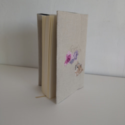 天然素材/ブックカバー/麻生地/単行本サイズ(新書サイズ)/*薔薇とねこ*/手刺繡 3枚目の画像