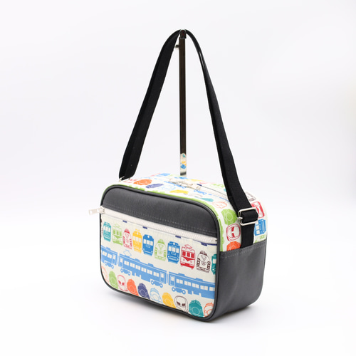 限定1点在庫あり 防水ラミネート素材のショルダーバッグ 乗り物