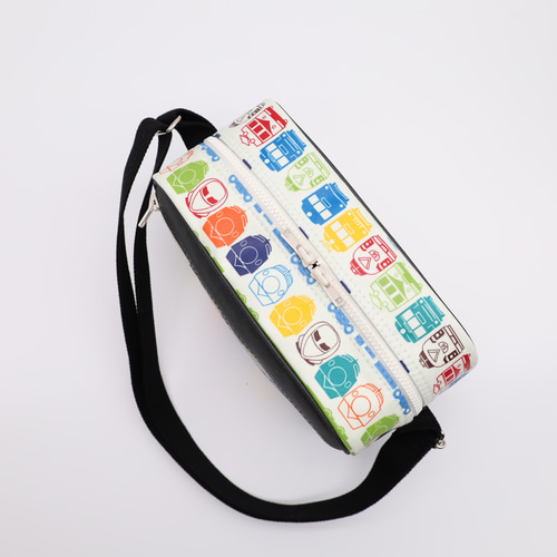 限定1点在庫あり 防水ラミネート素材のショルダーバッグ 乗り物