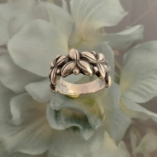 シルバー リング 葉形モチーフ クリスタル付き シルバー リング 葉形モチーフ クリスタル付き