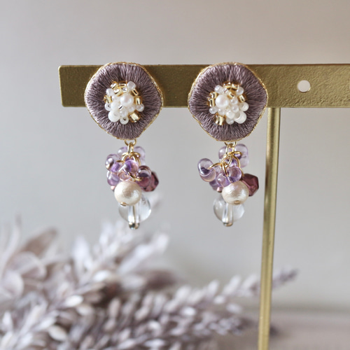 母の日ギフトセット♪アメジストカラーの刺繍耳飾りと刺繍  