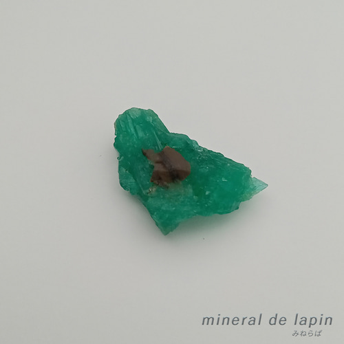 ⭐️・特価 エメラルドの原石 エメラルド原石の高価買取・査定ならラフテルにお任せください