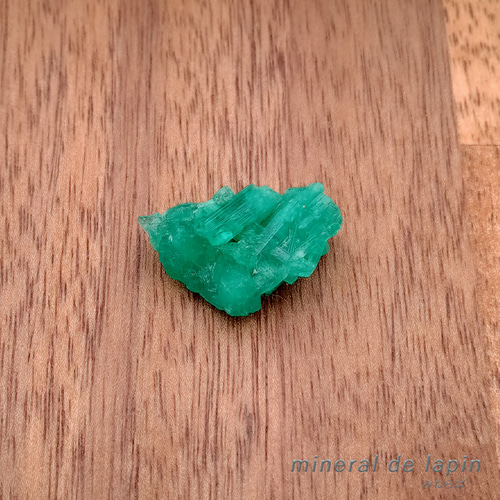 エメラルド原石 13.65カラット 天然石 mineral de lapin 通販 17432291