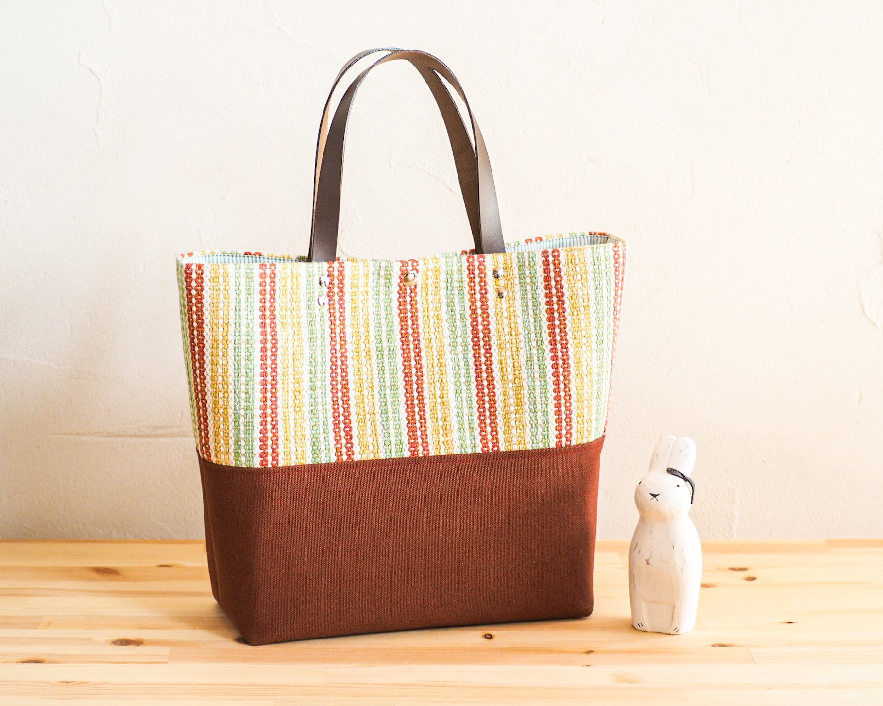 【SALE】春のマルチボーダー手織り布のスクエアトート（エンジ） 5,700円