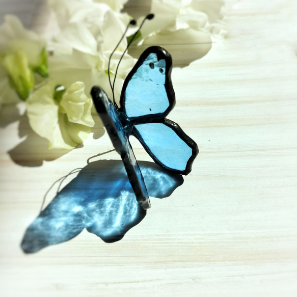 蝶のステンドグラス　サンキャッチャー（空色）蝶々　 3枚目の画像