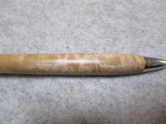 栃(トチ)　キルト杢　キヌカオイル仕上げ　木軸ボールペン(シャープペンシル)　 8枚目の画像