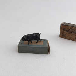 鉄のおもちゃフィギュア　ぶたのオブジェ　ぶたの置きもの　イギリス　幸運のシンボル 3枚目の画像
