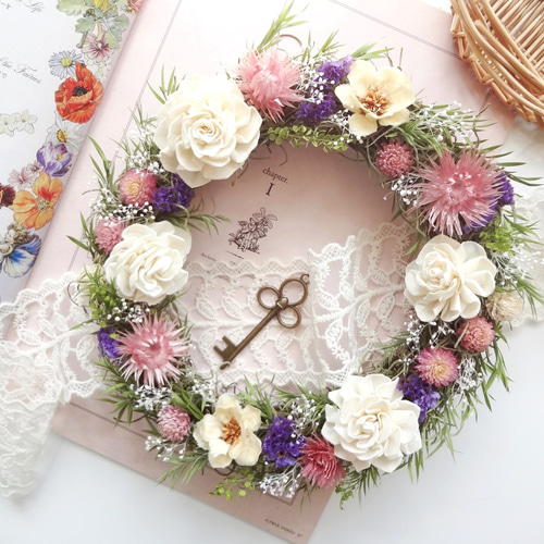 淡いモスグリーンのダリアとお花のグリーンリース フラワーリース リース