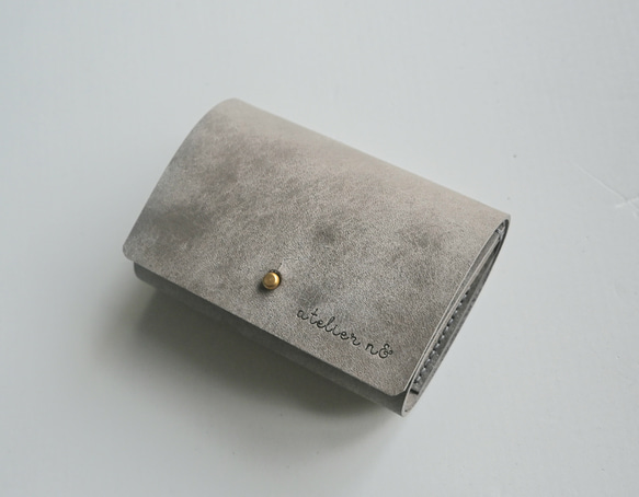 美品 マルニ 三つ折り ミニ 財布 トリフォールド ウォレット グレー ギボシでとめる三つ折り財布【グレー】ミニ財布 イタリアンレザー