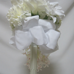 カサブランカのキャスケードブーケ♪ブートニア付き♪生花みたいに綺麗な造花です♪高品質なのに安い 13枚目の画像