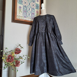 着物リメイク 大島紬(7マルキ)からピンタックのえりギャザーワンピース(L) 着物リメイク 大島紬(7マルキ)からピンタックのえりギャザー