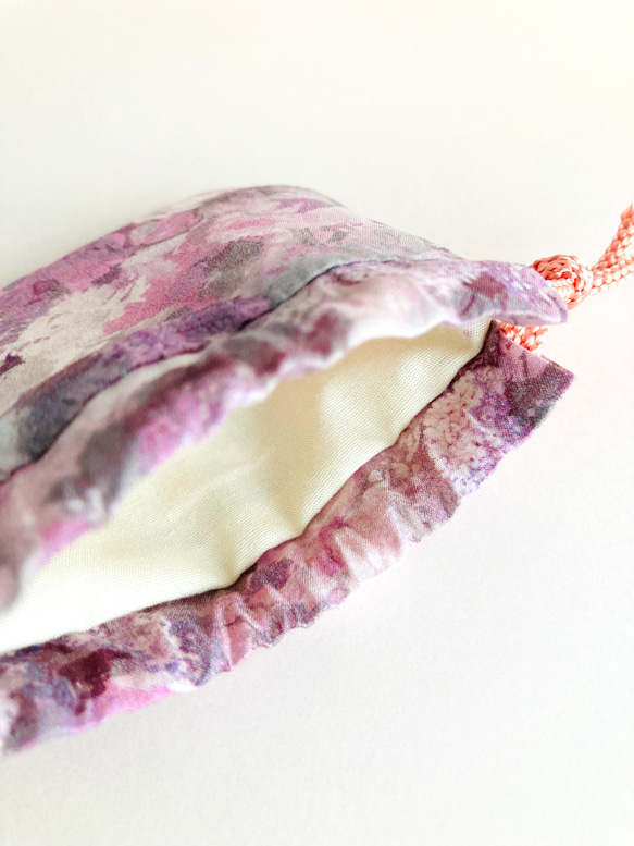 ♬ファブリック2024♬ 手縫いのミニ巾着袋 リバティ生地 ピンク 花柄 3枚目の画像