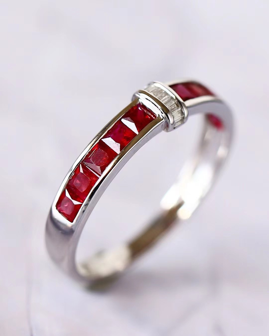 「ギフト」K18WG 天然ルビー　天然ダイヤモンド　リング　純愛　女性　女王　計1.2ct