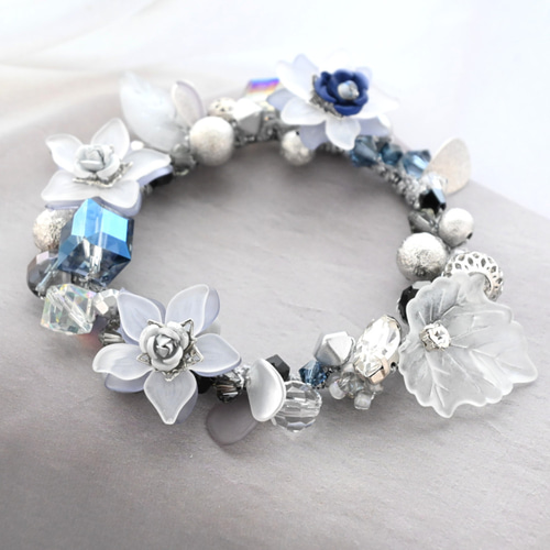 シック グレー フラワー…ビーズ シュシュ＊ブレスレット シュシュ