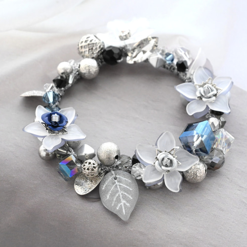 シック グレー フラワー…ビーズ シュシュ＊ブレスレット シュシュ