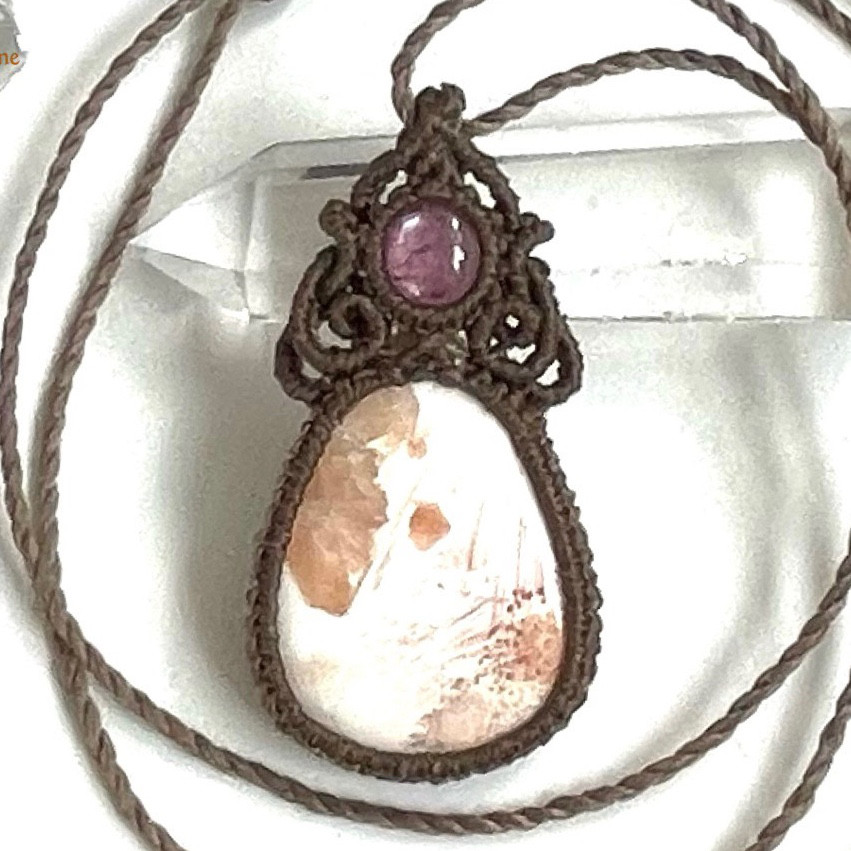 やわらかな優しさ♪スコレサイトとルビーの天然石マクラメネックレス