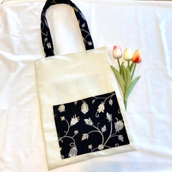 お花の刺繍レースの生地トートバッグ　A４サイズ　裏地付き　便利な外ポケット付き　軽量バッグ 2枚目の画像
