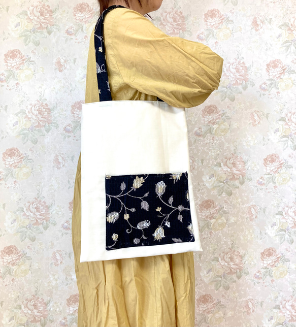 お花の刺繍レースの生地トートバッグ　A４サイズ　裏地付き　便利な外ポケット付き　軽量バッグ 5枚目の画像